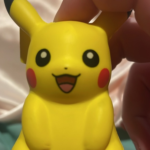Pikachu squishy figure toy - Picture 3 of 4